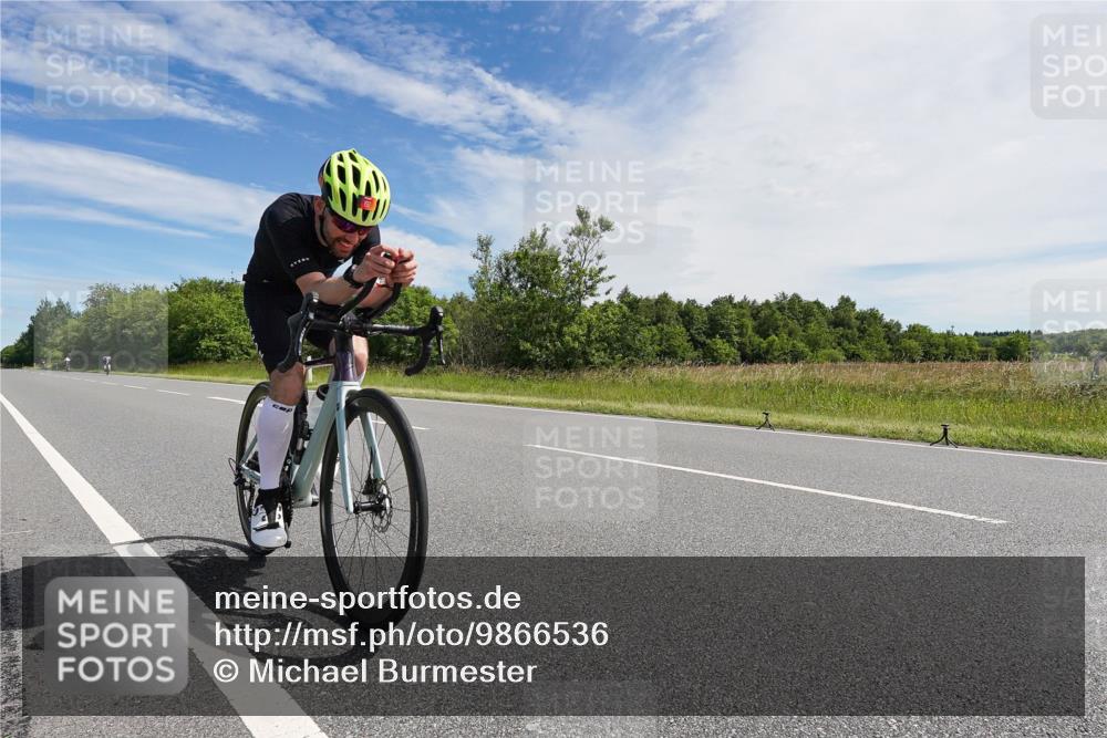 21.06.2026 - Viking Triathlon Michael Burmester http://msf.ph/oto/9866536 21.06.2026 11:28:48 Radfahren 197, 218, 485, 553, 626, 633 meine-sportfotos.de