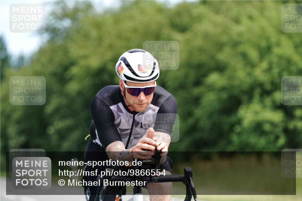 21.06.2026 - Viking Triathlon Michael Burmester http://msf.ph/oto/9866554 21.06.2026 12:09:11 Radfahren 9, 20, 27, 84, 104, 109, 115, 115, 145, 180, 181, 383, 416, 446, 500, 612, 626 meine-sportfotos.de