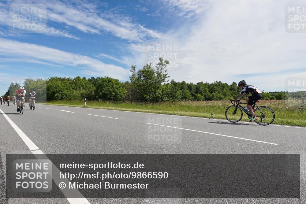 21.06.2026 - Viking Triathlon Michael Burmester http://msf.ph/oto/9866590 21.06.2026 11:30:01 Radfahren 34, 45, 125, 127, 150, 167, 188, 220, 300, 327, 333, 340, 356, 464, 519, 601, 615, 646, 656, 663 meine-sportfotos.de
