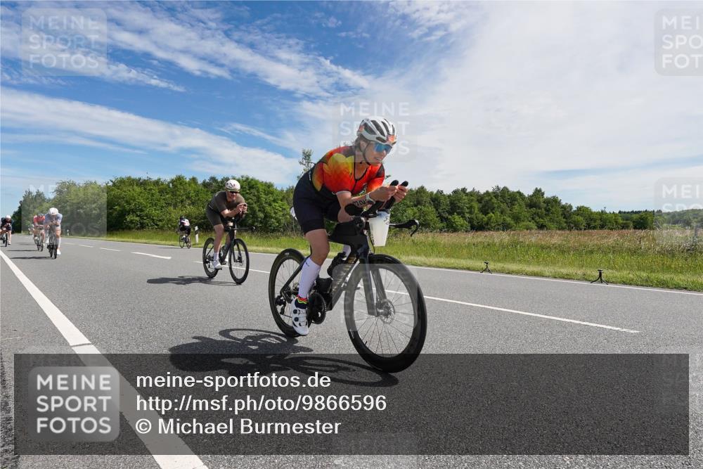 21.06.2026 - Viking Triathlon Michael Burmester http://msf.ph/oto/9866596 21.06.2026 11:30:04 Radfahren 27, 34, 45, 125, 127, 167, 188, 220, 300, 327, 333, 340, 356, 464, 519, 601, 610, 615, 646, 656, 663 meine-sportfotos.de