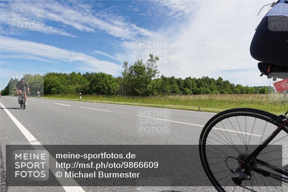 21.06.2026 - Viking Triathlon Michael Burmester http://msf.ph/oto/9866609 21.06.2026 11:30:08 Radfahren 27, 34, 45, 125, 127, 167, 188, 300, 327, 333, 340, 601, 610, 615, 646, 647, 656, 663 meine-sportfotos.de