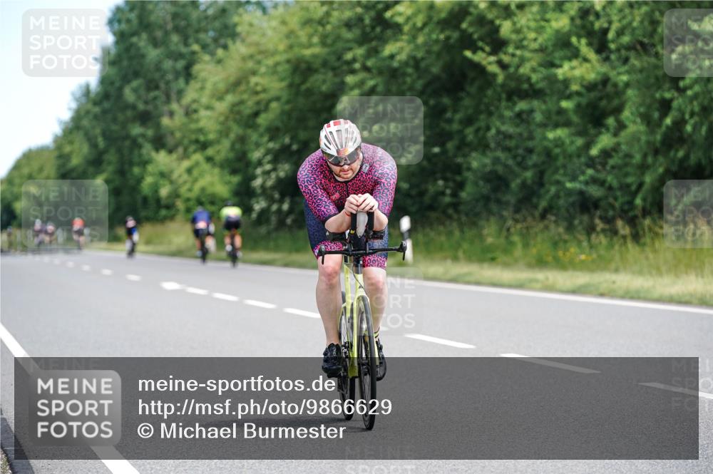 21.06.2026 - Viking Triathlon Michael Burmester http://msf.ph/oto/9866629 21.06.2026 12:11:37 Radfahren 40, 77, 141, 220, 272, 286, 413, 413, 498, 567, 649 meine-sportfotos.de