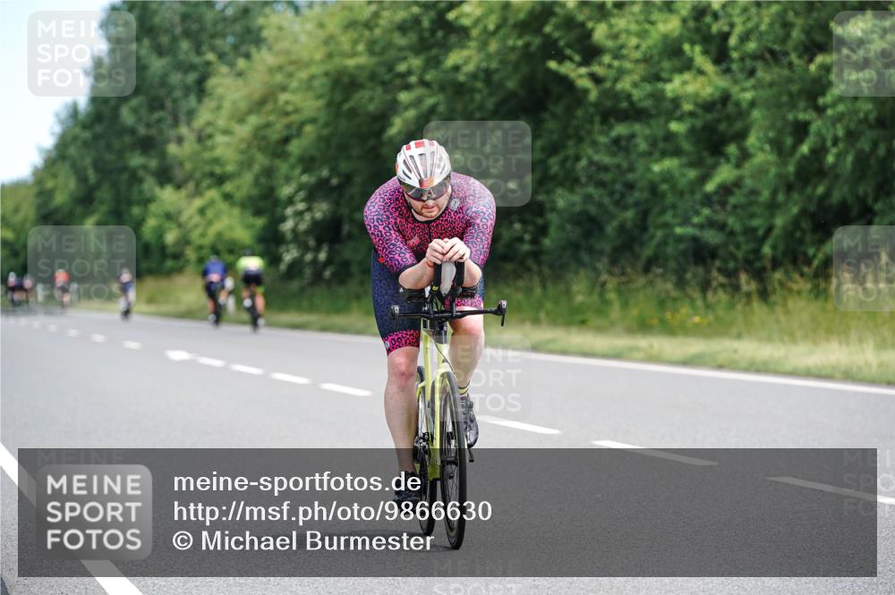 21.06.2026 - Viking Triathlon Michael Burmester http://msf.ph/oto/9866630 21.06.2026 12:11:37 Radfahren 40, 77, 141, 220, 272, 286, 413, 413, 498, 567, 649 meine-sportfotos.de