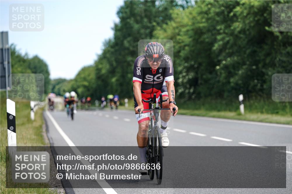 21.06.2026 - Viking Triathlon Michael Burmester http://msf.ph/oto/9866636 21.06.2026 12:11:43 Radfahren 40, 141, 220, 272, 286, 413, 434, 498, 512, 567, 649 meine-sportfotos.de