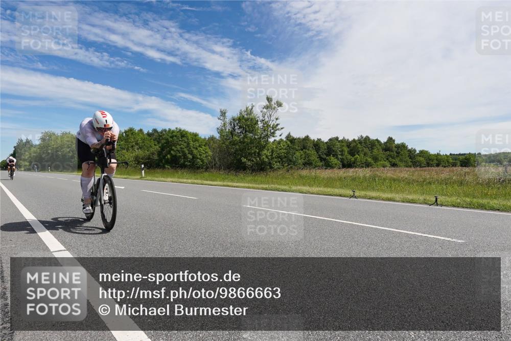 21.06.2026 - Viking Triathlon Michael Burmester http://msf.ph/oto/9866663 21.06.2026 11:31:18 Radfahren 62, 489, 492, 493 meine-sportfotos.de