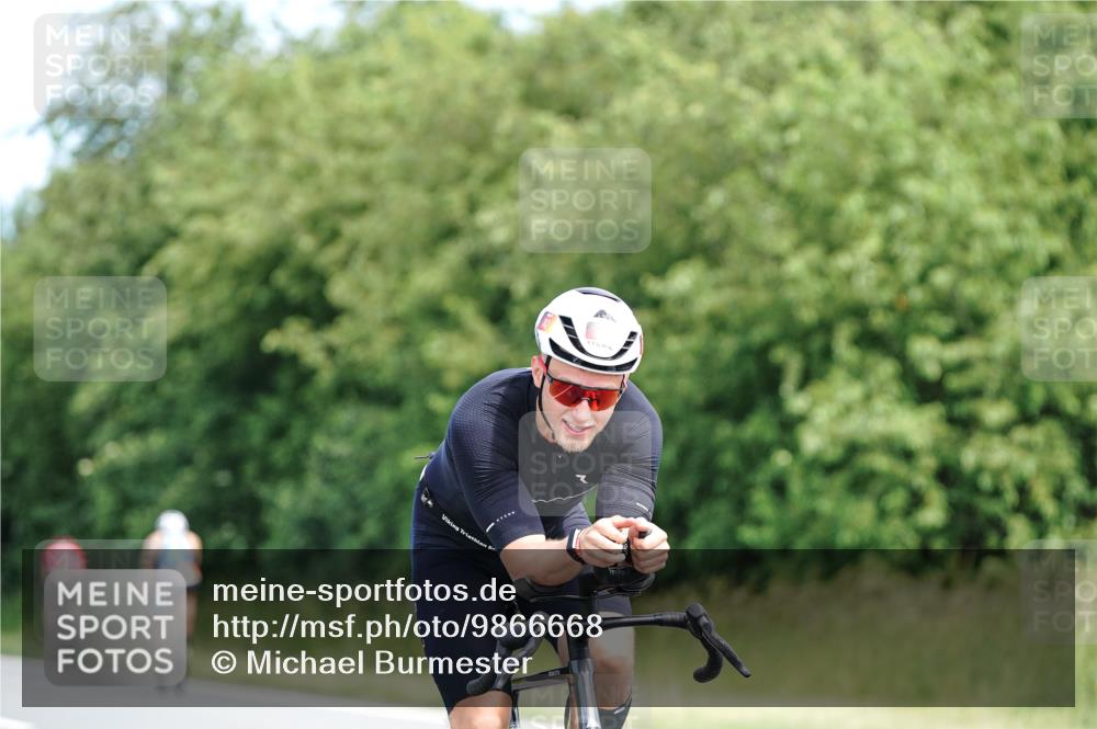 21.06.2026 - Viking Triathlon Michael Burmester http://msf.ph/oto/9866668 21.06.2026 12:12:09 Radfahren 174, 241, 302, 315, 385, 434, 462, 502 meine-sportfotos.de