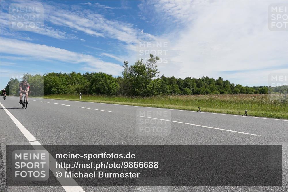 21.06.2026 - Viking Triathlon Michael Burmester http://msf.ph/oto/9866688 21.06.2026 11:31:43 Radfahren 14, 80, 88, 109, 145, 180, 195, 206, 302, 325, 379, 379, 383, 446, 454, 461, 482, 500, 528, 579, 614 meine-sportfotos.de