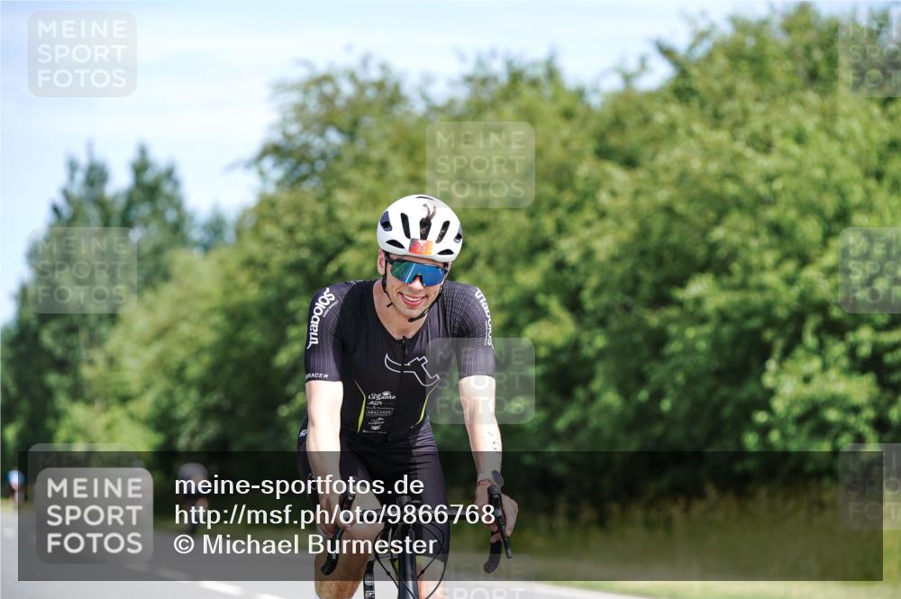 21.06.2026 - Viking Triathlon Michael Burmester http://msf.ph/oto/9866768 21.06.2026 12:12:51 Radfahren 301, 303, 346, 450, 473, 491, 566 meine-sportfotos.de