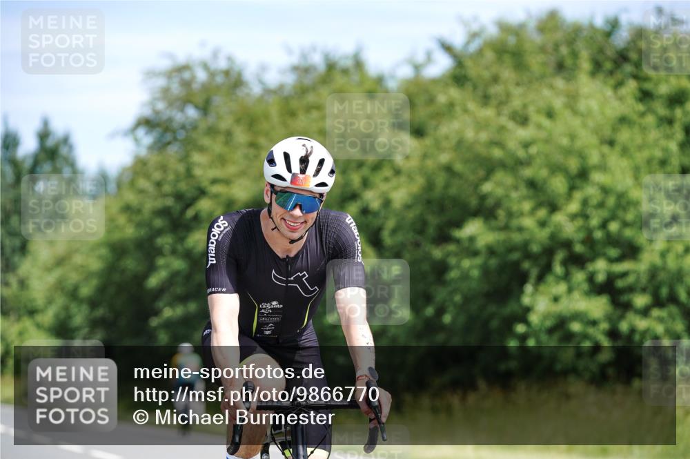 21.06.2026 - Viking Triathlon Michael Burmester http://msf.ph/oto/9866770 21.06.2026 12:12:51 Radfahren 301, 303, 346, 450, 473, 491, 566 meine-sportfotos.de