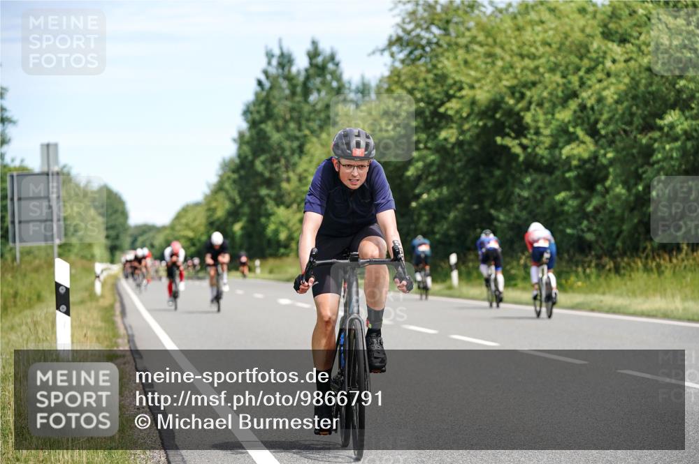 21.06.2026 - Viking Triathlon Michael Burmester http://msf.ph/oto/9866791 21.06.2026 12:13:13 Radfahren 1, 4, 14, 18, 18, 92, 107, 117, 122, 131, 151, 175, 207, 296, 346, 376, 432, 450, 486, 487, 506, 559, 574, 637, 664 meine-sportfotos.de