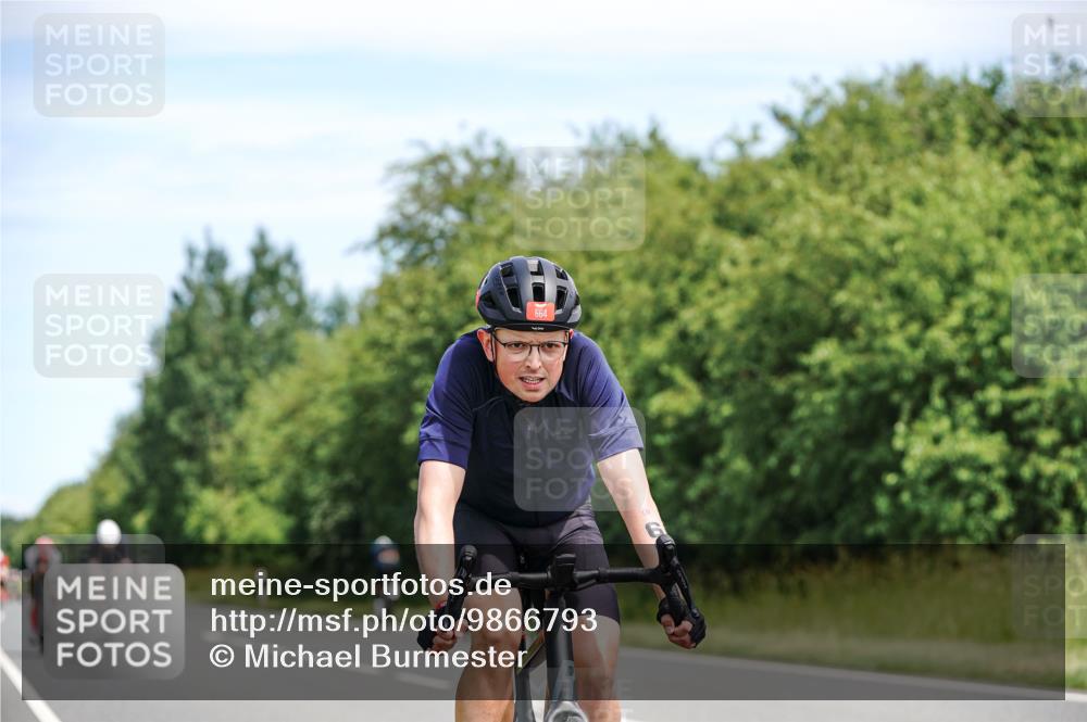 21.06.2026 - Viking Triathlon Michael Burmester http://msf.ph/oto/9866793 21.06.2026 12:13:14 Radfahren 1, 4, 14, 18, 18, 92, 107, 117, 122, 131, 151, 175, 207, 296, 346, 376, 432, 450, 486, 487, 506, 559, 574, 637, 664 meine-sportfotos.de