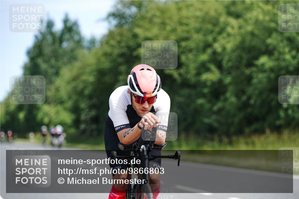 21.06.2026 - Viking Triathlon Michael Burmester http://msf.ph/oto/9866803 21.06.2026 12:13:18 Radfahren 1, 4, 14, 18, 18, 33, 70, 92, 107, 117, 122, 131, 151, 175, 207, 296, 376, 414, 432, 450, 486, 487, 506, 559, 574, 637, 664 meine-sportfotos.de