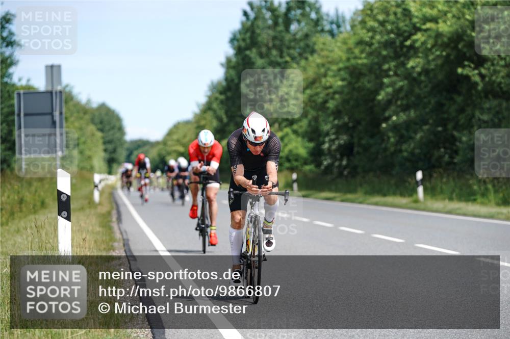 21.06.2026 - Viking Triathlon Michael Burmester http://msf.ph/oto/9866807 21.06.2026 12:13:20 Radfahren 1, 4, 14, 18, 18, 33, 70, 92, 107, 117, 122, 131, 151, 175, 207, 296, 376, 414, 432, 486, 487, 506, 559, 574, 637, 664 meine-sportfotos.de