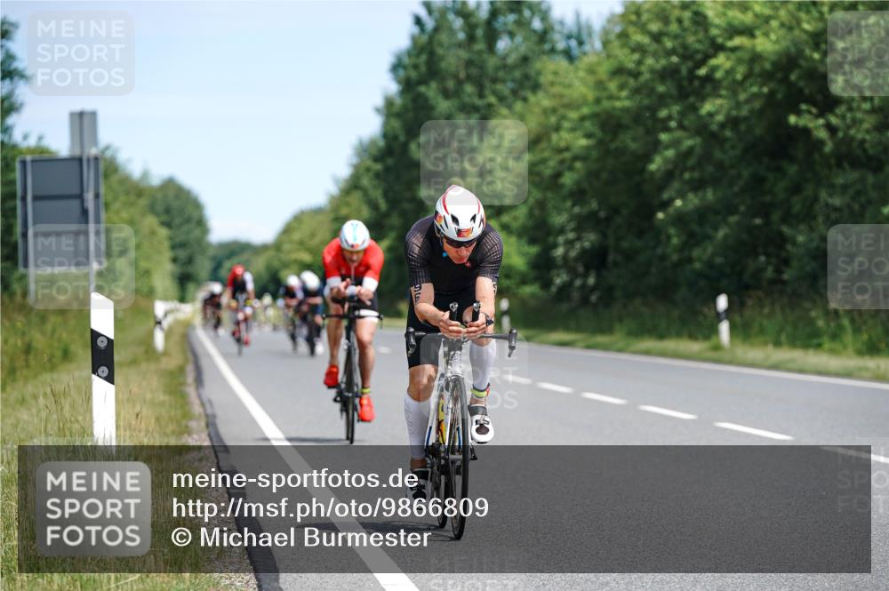 21.06.2026 - Viking Triathlon Michael Burmester http://msf.ph/oto/9866809 21.06.2026 12:13:20 Radfahren 1, 4, 14, 18, 18, 33, 70, 92, 107, 117, 122, 131, 151, 175, 207, 296, 376, 414, 432, 486, 487, 506, 559, 574, 637, 664 meine-sportfotos.de