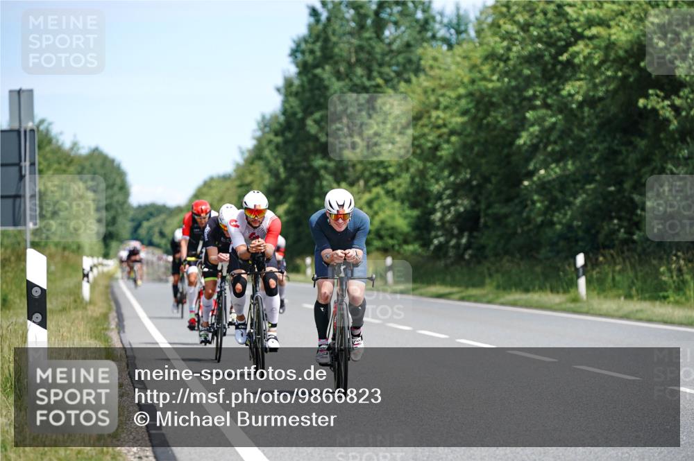 21.06.2026 - Viking Triathlon Michael Burmester http://msf.ph/oto/9866823 21.06.2026 12:13:25 Radfahren 1, 4, 18, 18, 33, 70, 92, 107, 117, 131, 151, 156, 175, 207, 254, 296, 414, 486, 487, 506, 559, 574, 637 meine-sportfotos.de