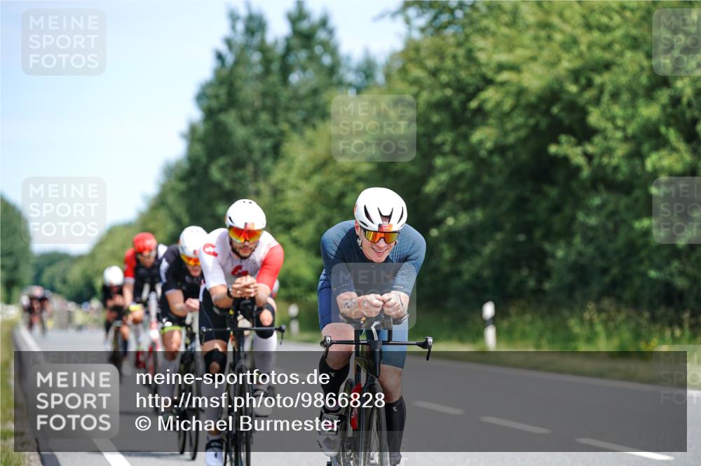 21.06.2026 - Viking Triathlon Michael Burmester http://msf.ph/oto/9866828 21.06.2026 12:13:26 Radfahren 1, 4, 18, 18, 33, 70, 92, 107, 117, 131, 151, 156, 175, 207, 254, 296, 414, 486, 487, 506, 559, 574, 637 meine-sportfotos.de