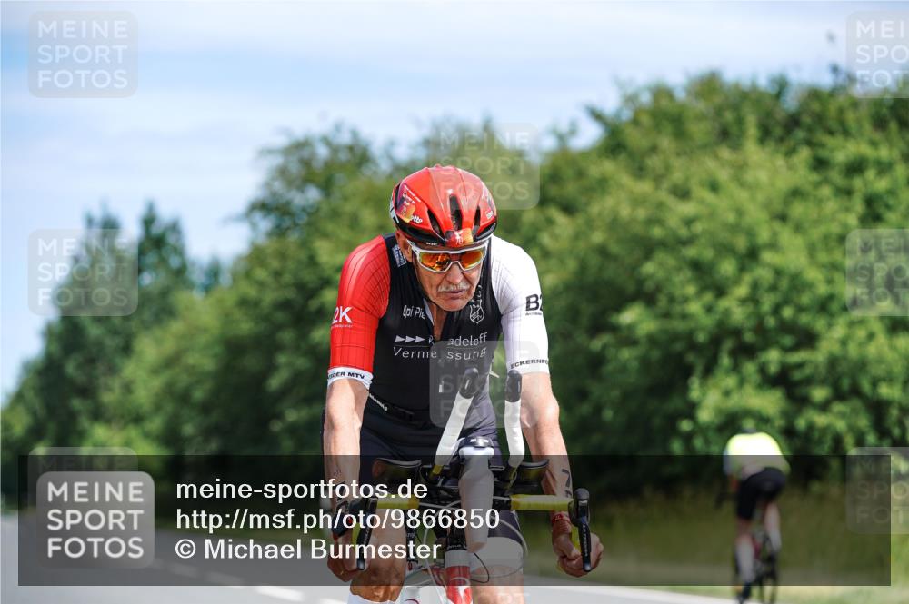 21.06.2026 - Viking Triathlon Michael Burmester http://msf.ph/oto/9866850 21.06.2026 12:13:30 Radfahren 1, 4, 18, 33, 70, 107, 117, 151, 156, 175, 207, 254, 393, 414, 482, 486, 487, 574, 637 meine-sportfotos.de