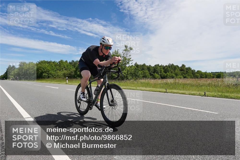 21.06.2026 - Viking Triathlon Michael Burmester http://msf.ph/oto/9866852 21.06.2026 11:35:14 Radfahren 9, 213, 217, 231, 278, 278, 279, 318, 345 meine-sportfotos.de