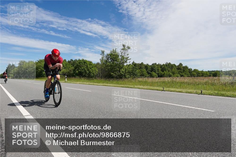 21.06.2026 - Viking Triathlon Michael Burmester http://msf.ph/oto/9866875 21.06.2026 11:35:26 Radfahren 213, 278, 279, 318, 363, 458 meine-sportfotos.de