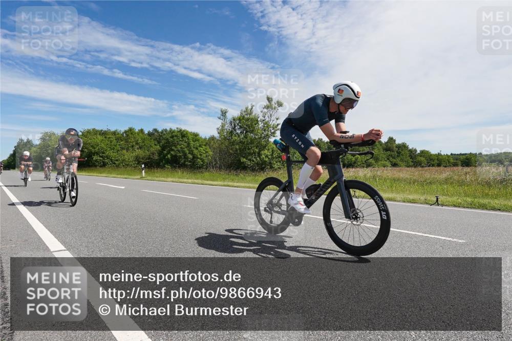 21.06.2026 - Viking Triathlon Michael Burmester http://msf.ph/oto/9866943 21.06.2026 11:35:50 Radfahren 147, 179, 183, 209, 221, 262, 324, 354, 436, 448, 449, 470, 505, 533, 650, 662 meine-sportfotos.de