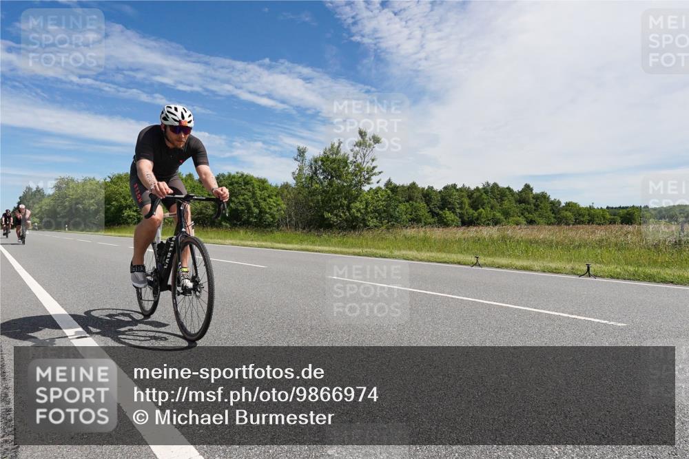 21.06.2026 - Viking Triathlon Michael Burmester http://msf.ph/oto/9866974 21.06.2026 11:35:55 Radfahren 147, 179, 183, 209, 221, 262, 324, 354, 436, 448, 470, 505, 533, 650 meine-sportfotos.de