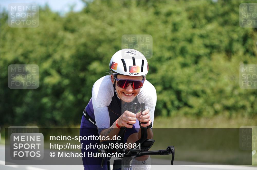 21.06.2026 - Viking Triathlon Michael Burmester http://msf.ph/oto/9866984 21.06.2026 12:15:11 Radfahren 69, 85, 88, 152, 274, 297, 297, 342, 351, 403, 430, 493, 497, 614, 614 meine-sportfotos.de