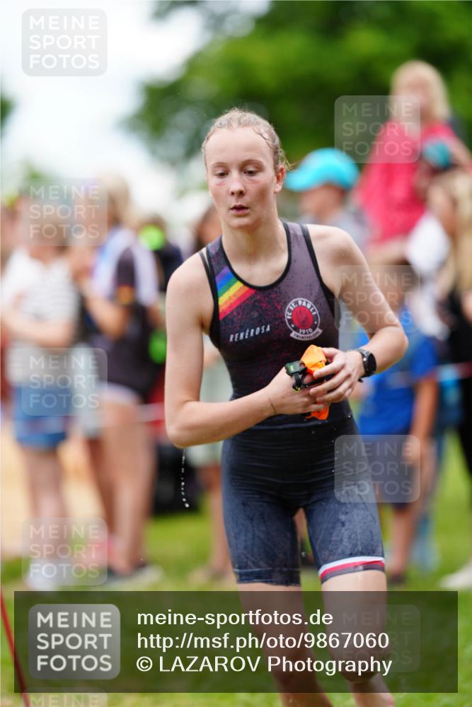 21.06.2026 - 29. Vierlanden-Triathlon LAZAROV Photography http://msf.ph/oto/9867060 21.06.2026 14:37:44 Schwimmen 1236, 1253, 1268 meine-sportfotos.de