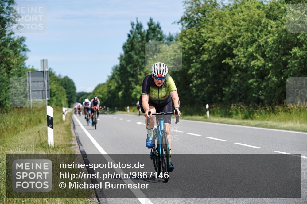 21.06.2026 - Viking Triathlon Michael Burmester http://msf.ph/oto/9867146 21.06.2026 12:16:07 Radfahren 22, 178, 184, 195, 248, 264, 333, 347, 377, 394, 405, 405, 511, 521, 538, 551, 590, 603, 651 meine-sportfotos.de