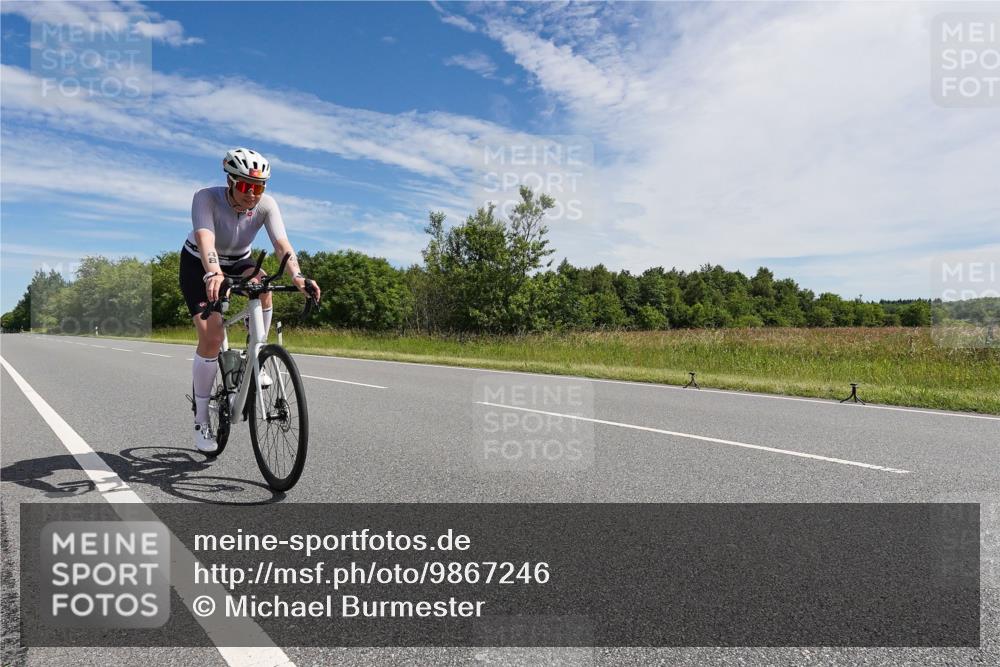 21.06.2026 - Viking Triathlon Michael Burmester http://msf.ph/oto/9867246 21.06.2026 11:37:57 Radfahren 13, 13, 30, 48, 54, 170, 200, 249, 251, 310, 323, 343, 352, 391, 404, 472, 534, 543, 568, 620, 635 meine-sportfotos.de