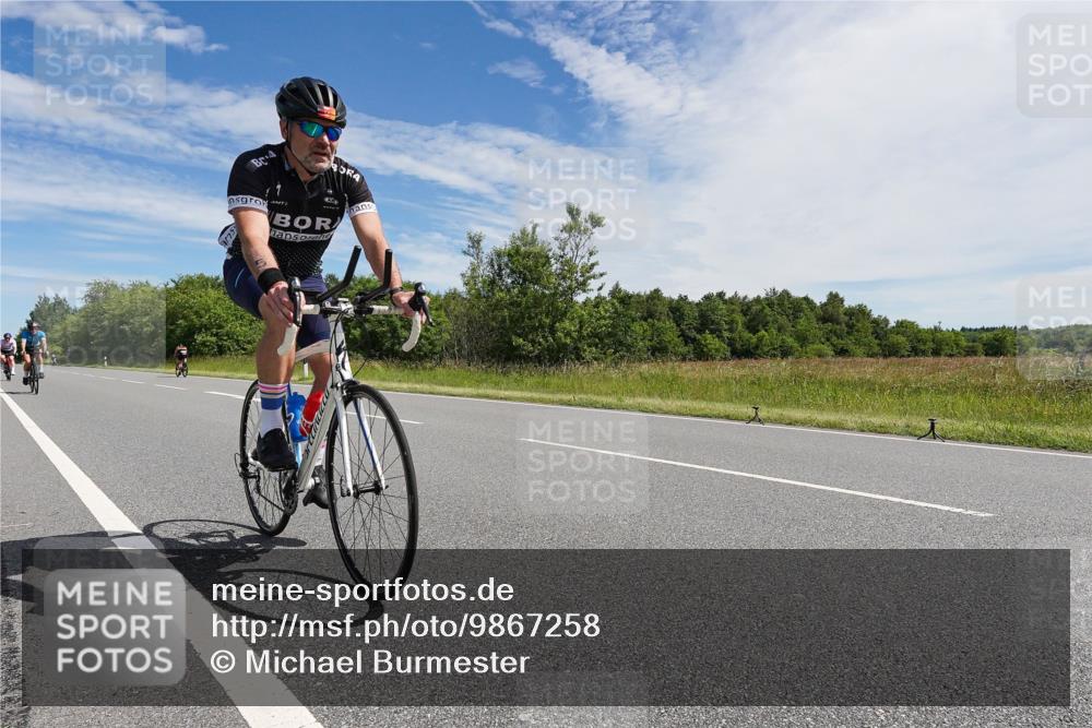 21.06.2026 - Viking Triathlon Michael Burmester http://msf.ph/oto/9867258 21.06.2026 11:38:05 Radfahren 13, 17, 30, 48, 54, 170, 200, 230, 238, 249, 251, 310, 343, 391, 444, 472, 534, 568, 620, 635, 644 meine-sportfotos.de