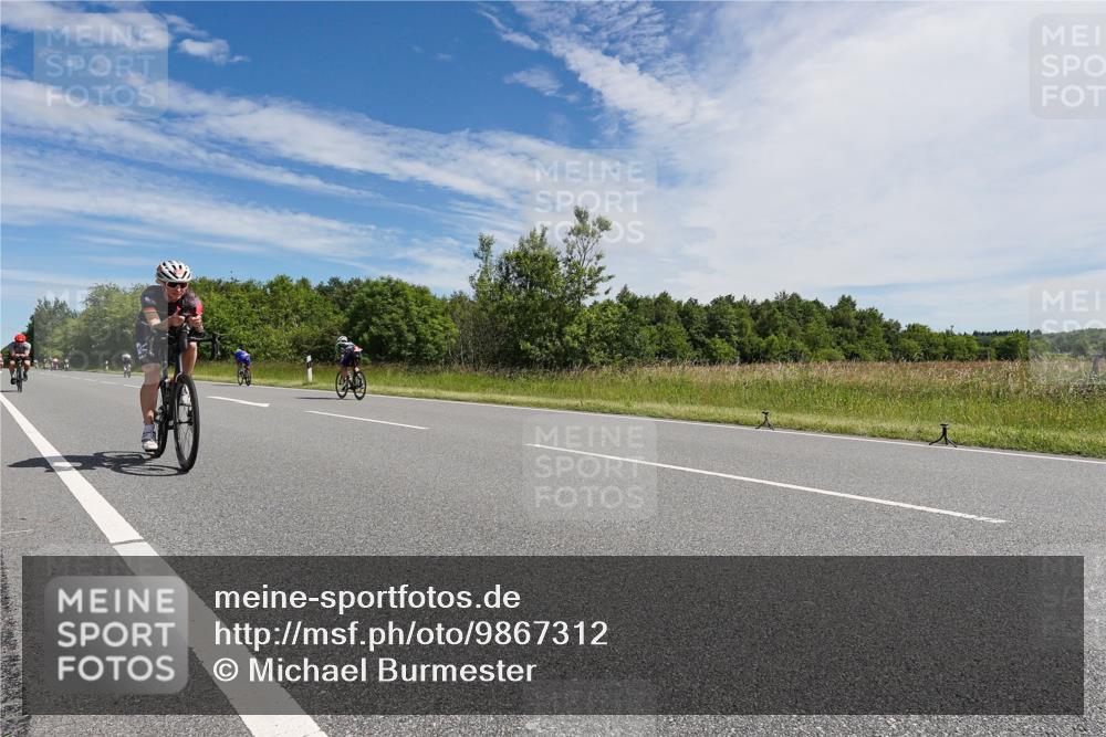 21.06.2026 - Viking Triathlon Michael Burmester http://msf.ph/oto/9867312 21.06.2026 11:38:36 Radfahren 1, 4, 17, 43, 82, 139, 164, 208, 268, 285, 328, 469, 494, 563, 654 meine-sportfotos.de
