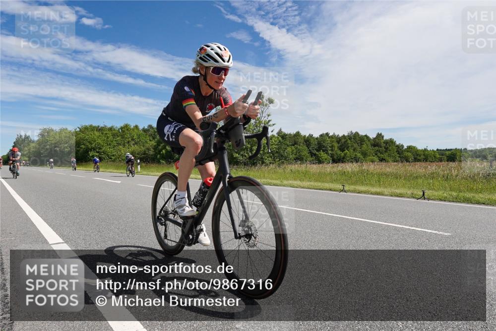 21.06.2026 - Viking Triathlon Michael Burmester http://msf.ph/oto/9867316 21.06.2026 11:38:36 Radfahren 1, 4, 17, 43, 82, 139, 164, 208, 268, 285, 328, 469, 494, 563, 654 meine-sportfotos.de