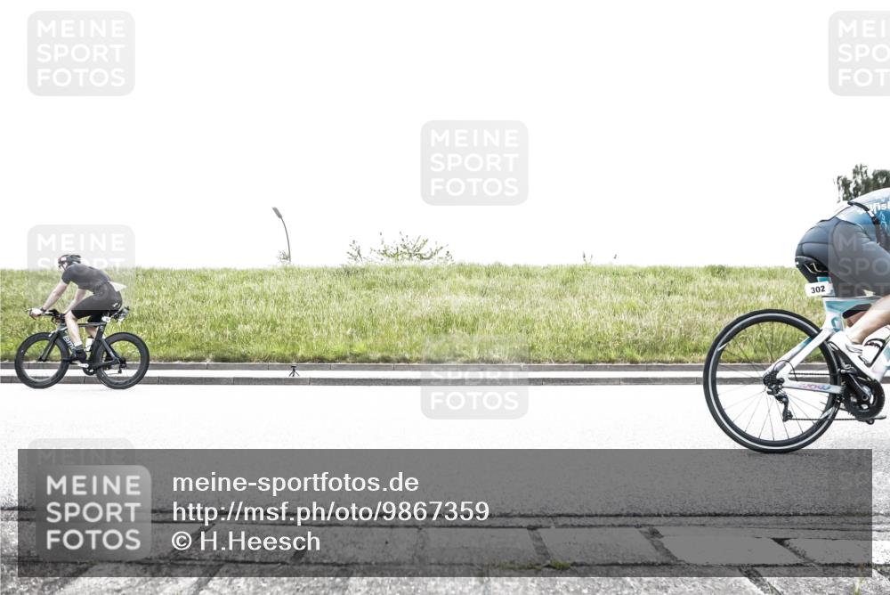 21.06.2026 - 29. Vierlanden-Triathlon H.Heesch http://msf.ph/oto/9867359 21.06.2026 10:32:36 Radfahren 12, 54, 93, 217, 239, 287, 299, 302, 324 meine-sportfotos.de