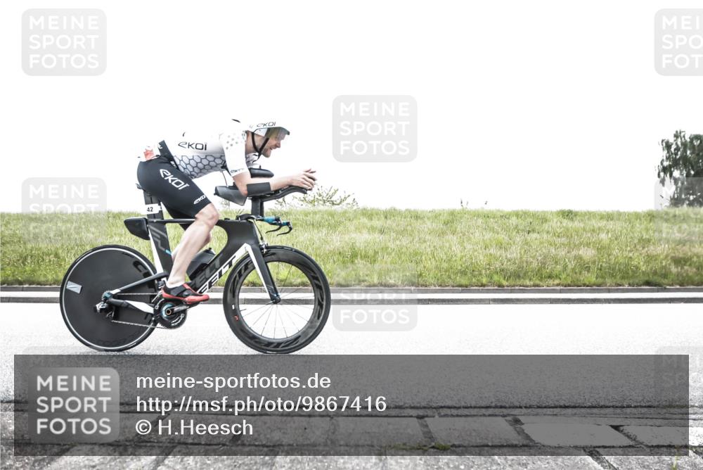 21.06.2026 - 29. Vierlanden-Triathlon H.Heesch http://msf.ph/oto/9867416 21.06.2026 10:33:26 Radfahren 42, 68, 235, 293 meine-sportfotos.de