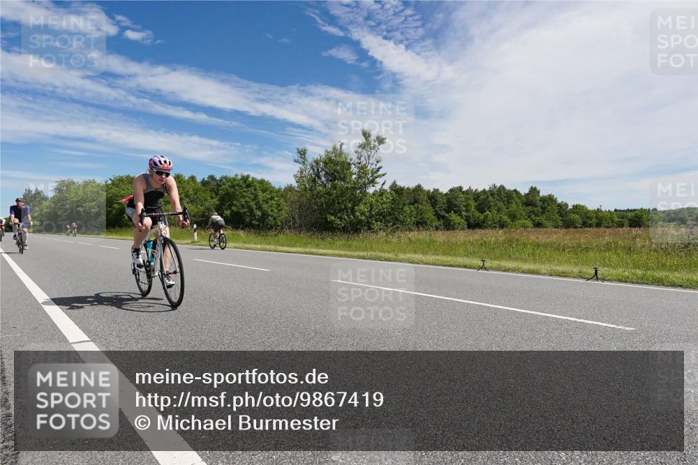 21.06.2026 - Viking Triathlon Michael Burmester http://msf.ph/oto/9867419 21.06.2026 11:38:58 Radfahren 100, 102, 105, 164, 171, 276, 306, 326, 531, 605, 606, 617, 638, 648 meine-sportfotos.de