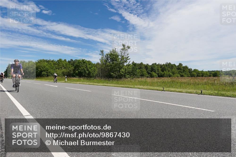 21.06.2026 - Viking Triathlon Michael Burmester http://msf.ph/oto/9867430 21.06.2026 11:38:59 Radfahren 100, 102, 105, 164, 171, 276, 306, 326, 531, 605, 606, 617, 638, 648 meine-sportfotos.de
