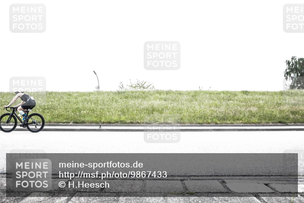 21.06.2026 - 29. Vierlanden-Triathlon H.Heesch http://msf.ph/oto/9867433 21.06.2026 10:33:34 Radfahren 147, 207, 228, 235, 293, 362, 440 meine-sportfotos.de