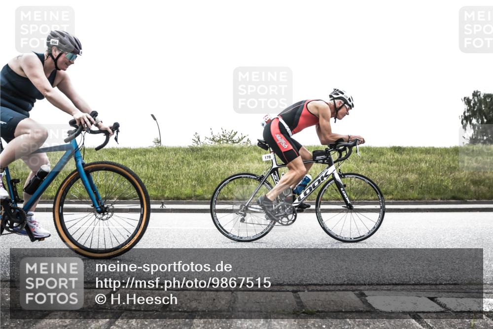 21.06.2026 - 29. Vierlanden-Triathlon H.Heesch http://msf.ph/oto/9867515 21.06.2026 10:34:38 Radfahren 92, 141, 178, 350, 363, 414, 554, 560 meine-sportfotos.de