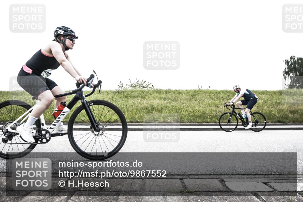 21.06.2026 - 29. Vierlanden-Triathlon H.Heesch http://msf.ph/oto/9867552 21.06.2026 10:35:05 Radfahren 47, 157, 187, 320, 334, 525 meine-sportfotos.de
