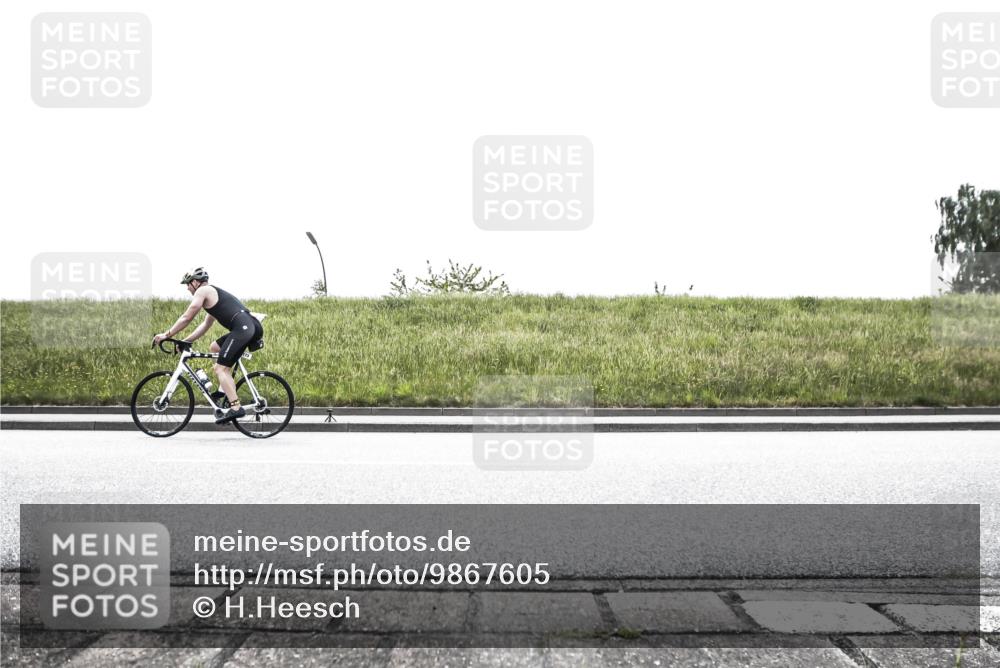 21.06.2026 - 29. Vierlanden-Triathlon H.Heesch http://msf.ph/oto/9867605 21.06.2026 10:35:54 Radfahren 9, 10, 26, 60, 173, 420 meine-sportfotos.de