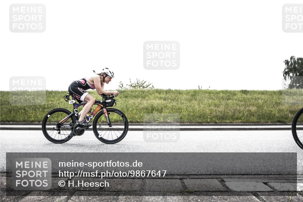 21.06.2026 - 29. Vierlanden-Triathlon H.Heesch http://msf.ph/oto/9867647 21.06.2026 10:36:41 Radfahren 51, 78, 99, 106, 177, 298 meine-sportfotos.de