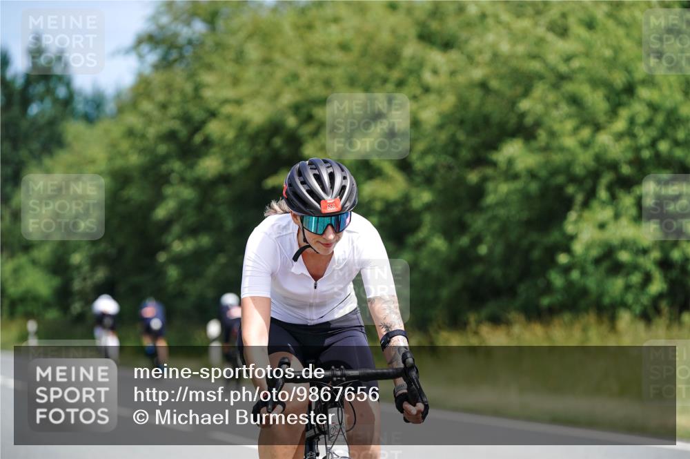 21.06.2026 - Viking Triathlon Michael Burmester http://msf.ph/oto/9867656 21.06.2026 12:19:18 Radfahren 30, 39, 171, 209, 425, 443, 472, 517, 648, 648, 656, 662 meine-sportfotos.de