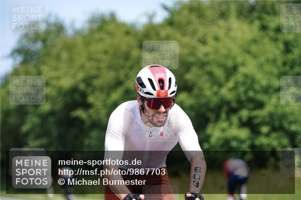 21.06.2026 - Viking Triathlon Michael Burmester http://msf.ph/oto/9867703 21.06.2026 12:20:37 Radfahren 51, 190, 213, 344, 345, 379, 379, 398, 607, 609 meine-sportfotos.de