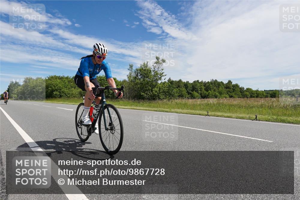 21.06.2026 - Viking Triathlon Michael Burmester http://msf.ph/oto/9867728 21.06.2026 11:41:03 Radfahren 26, 96, 136, 287, 287, 317, 317, 467, 467, 658 meine-sportfotos.de