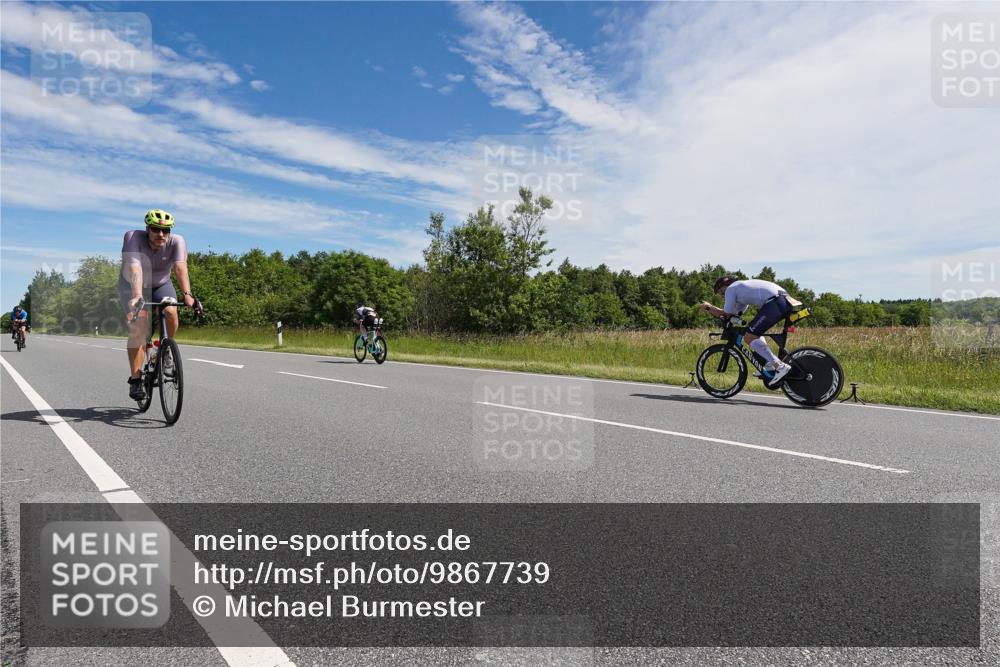 21.06.2026 - Viking Triathlon Michael Burmester http://msf.ph/oto/9867739 21.06.2026 11:41:06 Radfahren 26, 96, 136, 247, 287, 287, 317, 467, 467, 658 meine-sportfotos.de