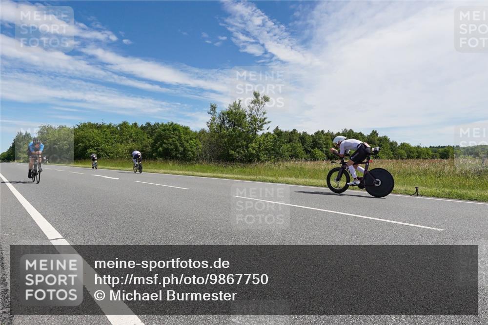 21.06.2026 - Viking Triathlon Michael Burmester http://msf.ph/oto/9867750 21.06.2026 11:41:08 Radfahren 26, 96, 136, 247, 287, 287, 317, 467, 467, 658 meine-sportfotos.de