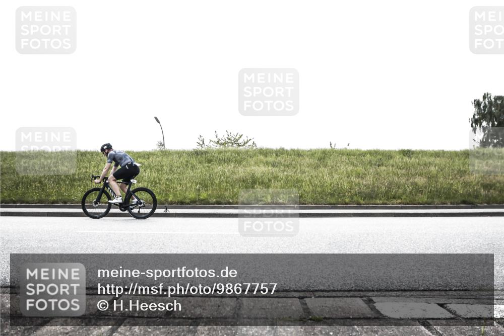 21.06.2026 - 29. Vierlanden-Triathlon H.Heesch http://msf.ph/oto/9867757 21.06.2026 10:38:14 Radfahren 327, 371, 425 meine-sportfotos.de