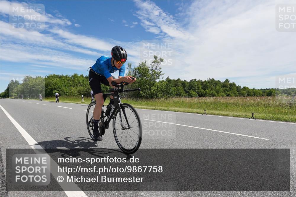21.06.2026 - Viking Triathlon Michael Burmester http://msf.ph/oto/9867758 21.06.2026 11:41:09 Radfahren 26, 96, 136, 247, 287, 287, 317, 467, 467, 658 meine-sportfotos.de