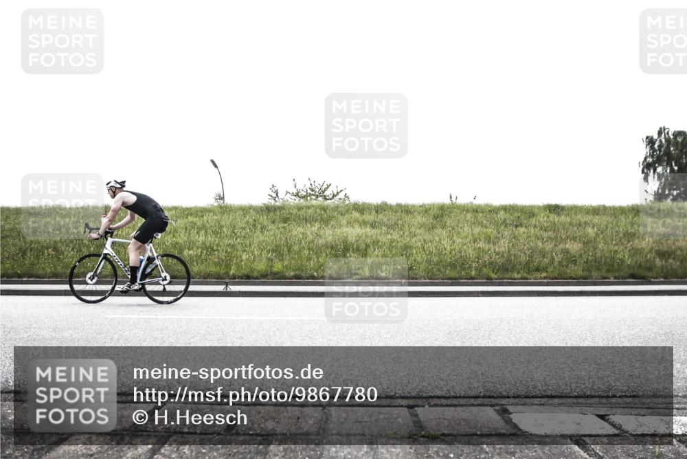 21.06.2026 - 29. Vierlanden-Triathlon H.Heesch http://msf.ph/oto/9867780 21.06.2026 10:38:53 Radfahren 56, 82, 175, 225 meine-sportfotos.de