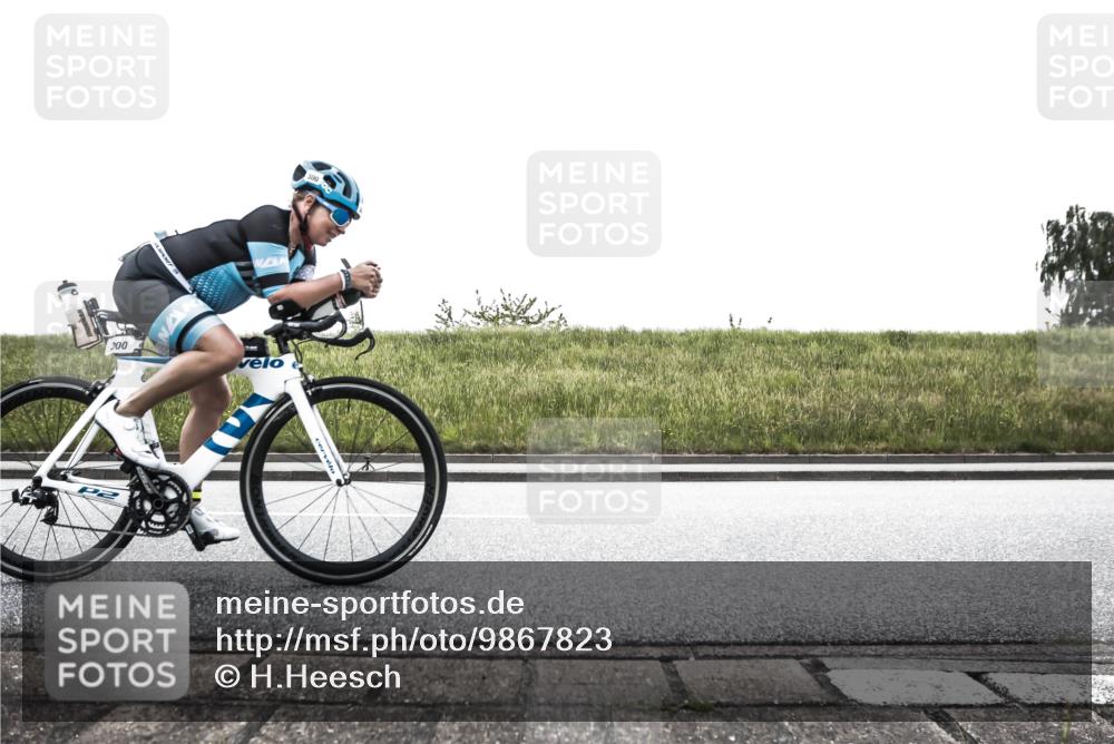 21.06.2026 - 29. Vierlanden-Triathlon H.Heesch http://msf.ph/oto/9867823 21.06.2026 10:40:00 Radfahren 300 meine-sportfotos.de